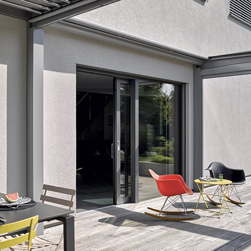 Baie vitr&eacute;e maison passive vue en ext&eacute;rieure